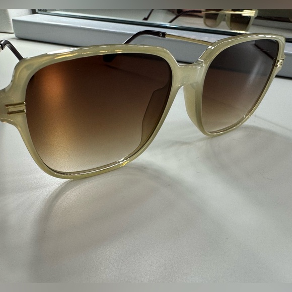 Sunglasses - Picture 3 of 4